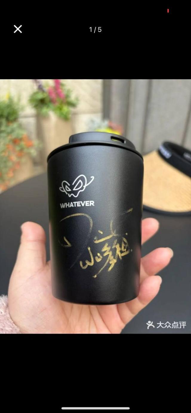 吴彦祖开咖啡店了，又和杭州有关！网友一看logo，笑了