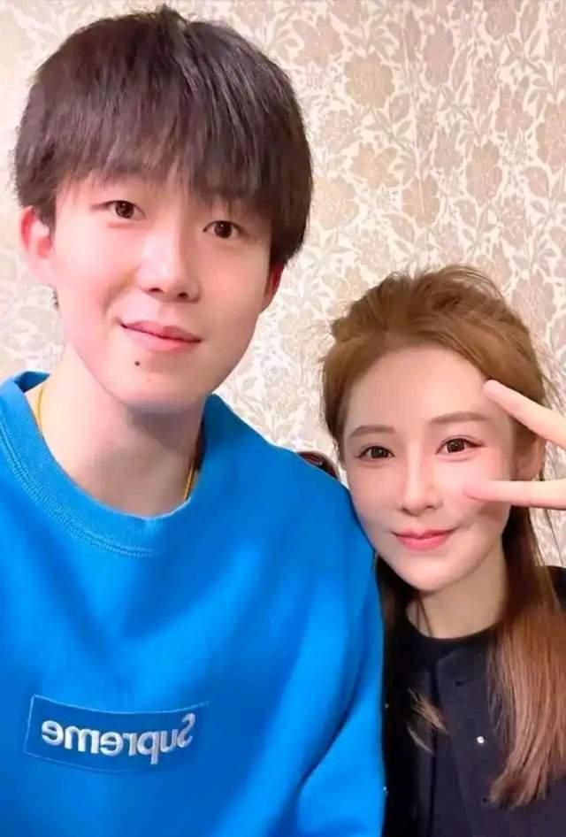 王楚钦太优秀了 师娘直播盛赞韧性